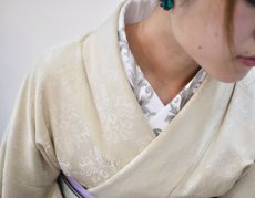 着用イメージ（実際の商品とは柄配置・色異なります）kaonn original 正絹手描き半衿<絽> victor