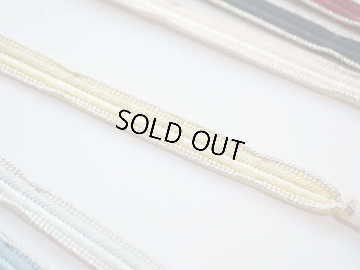 レモンイエロー