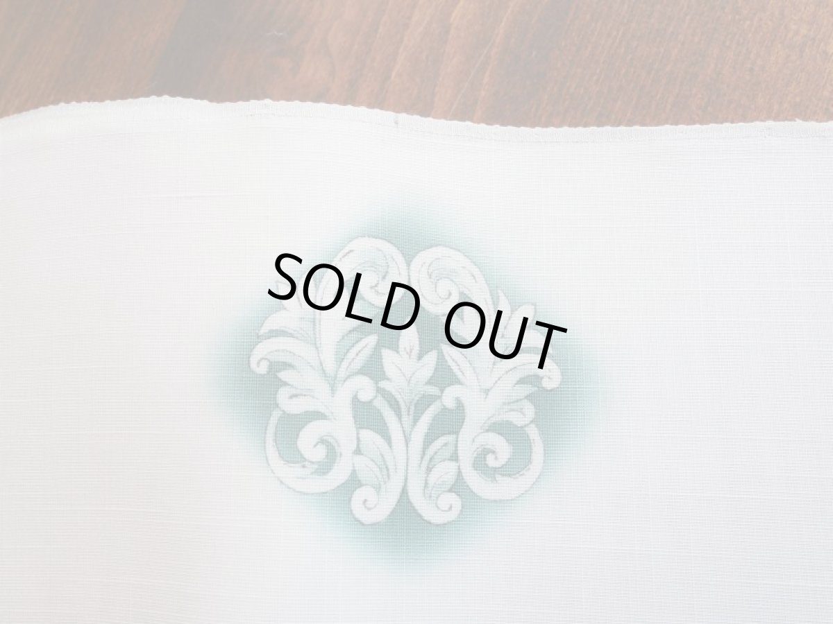 胴の部分を、時計周りに締めた場合、お腹にはこちらの柄が出ます。