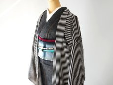 画像3: お仕立て上がり正絹 羽織 レディース　単衣　黒×ベージュ縞 (3)