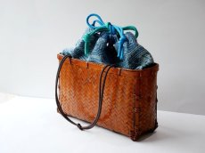 画像2: kaonn-日音衣- オリジナル LAO hand BATIK basket bag　large (2)