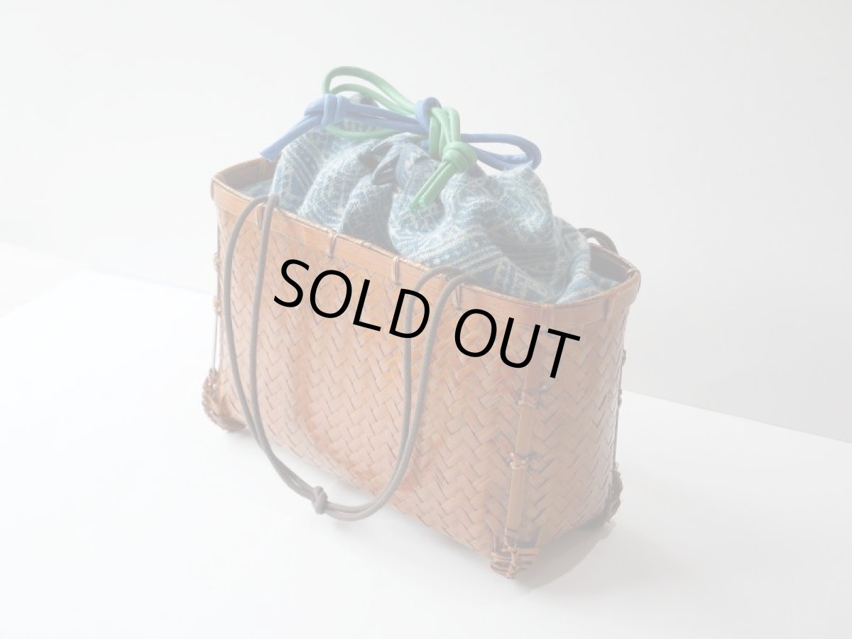 画像2: kaonn-日音衣- オリジナル LAO hand BATIK basket bag　large (2)
