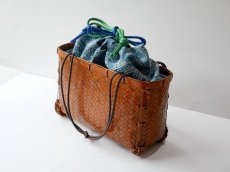 画像2: kaonn-日音衣- オリジナル LAO hand BATIK basket bag　large (2)