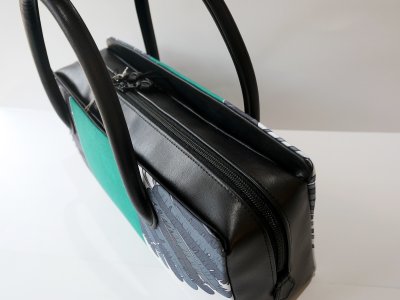 画像1: kaonn-日音衣- original bag　feather green　No.2