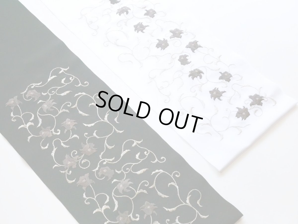 画像左：2.ブラック×グレー　画像右：1.ホワイト×グレー 刺繍半衿　ポリエステル　2way